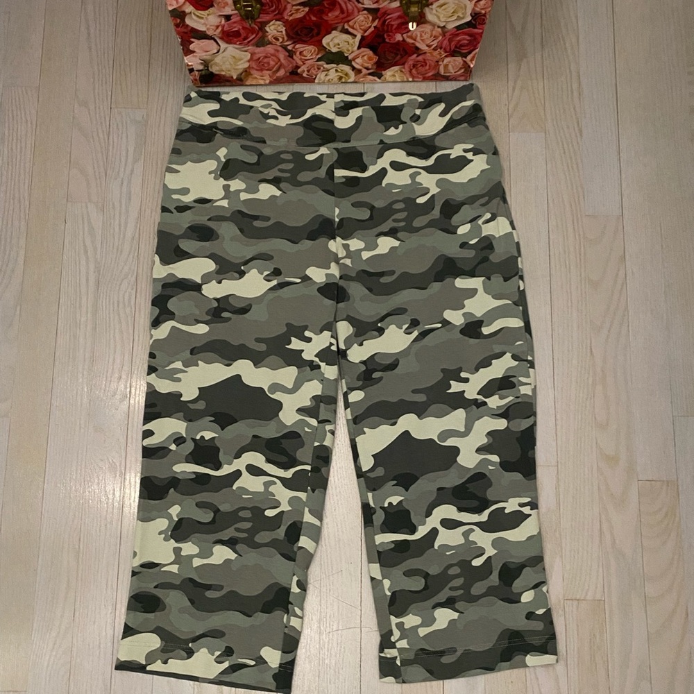 🌺Land’s End camo pants🌺
